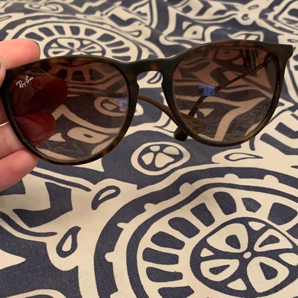 Ray-Ban sunglasses - Picture 2 of 2